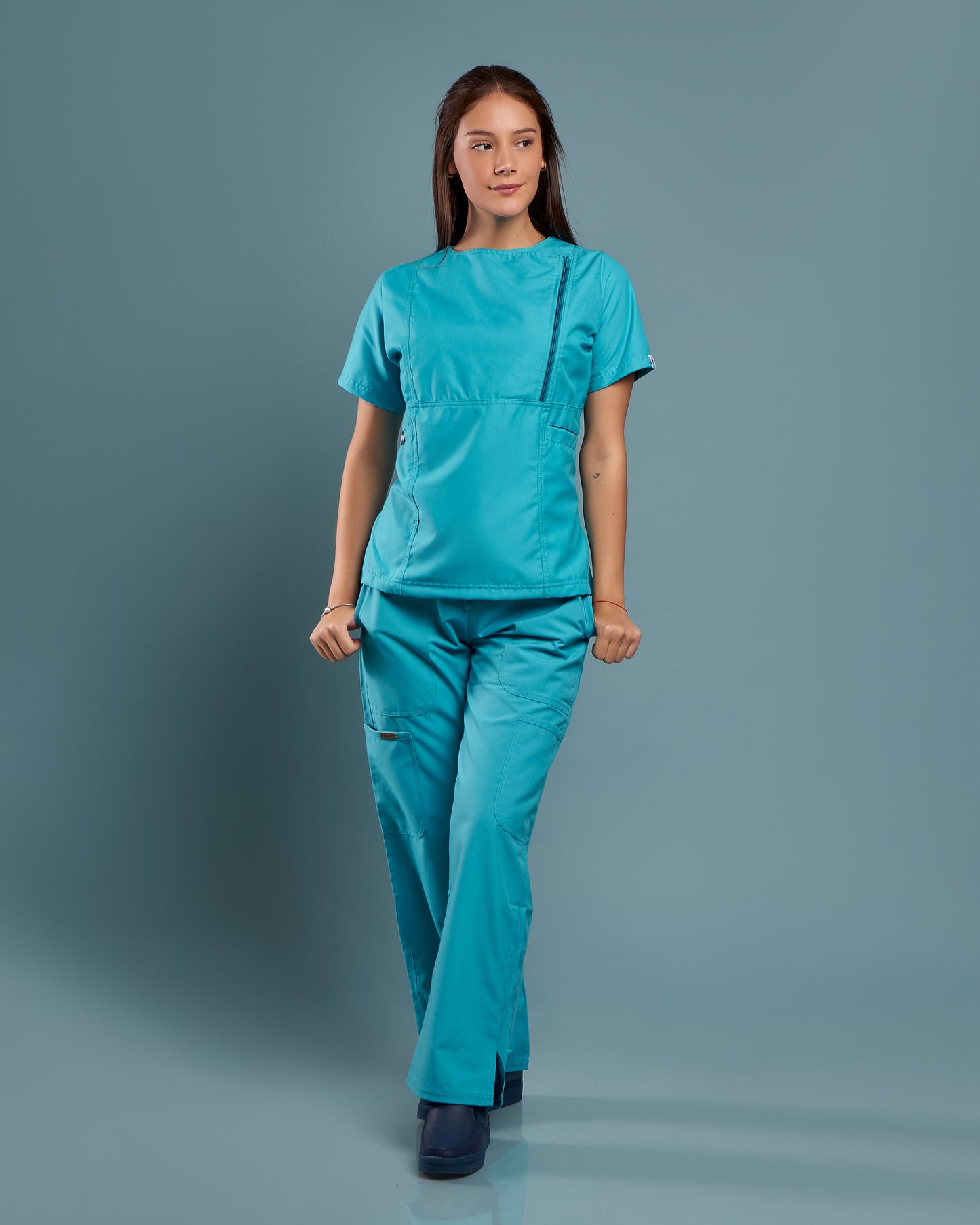 Uniforme de Enfermería Antifluido - Modelo 2 en 1