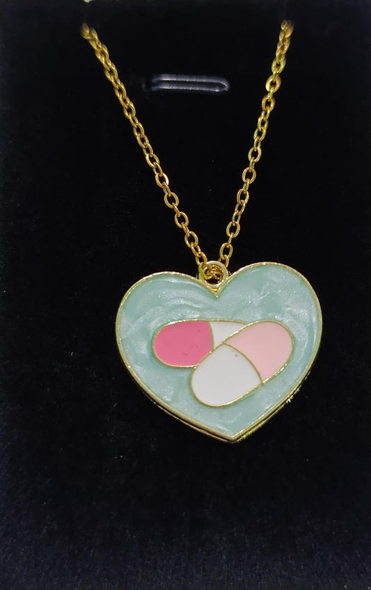 Collar corazón pastilla